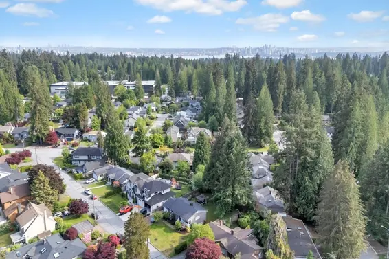 1075 Ruthina Avenue, North Vancouver For Sale - image 3
