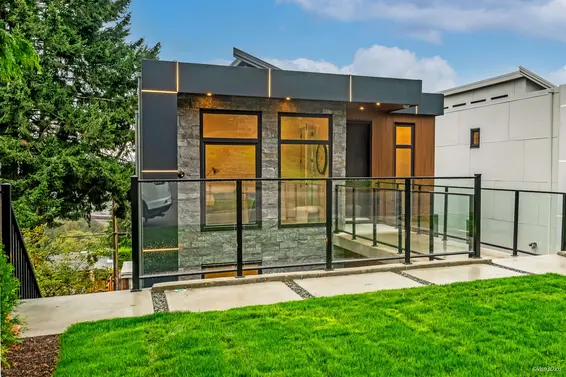 973 Adderley Street, North Vancouver For Sale - image 2
