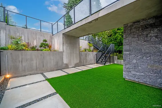 973 Adderley Street, North Vancouver For Sale - image 3
