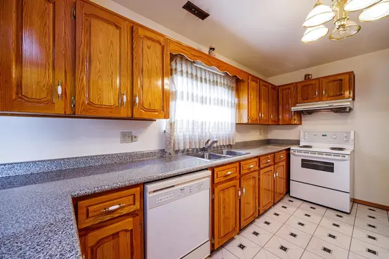 2025 St. Andrews Avenue, North Vancouver For Sale - image 13