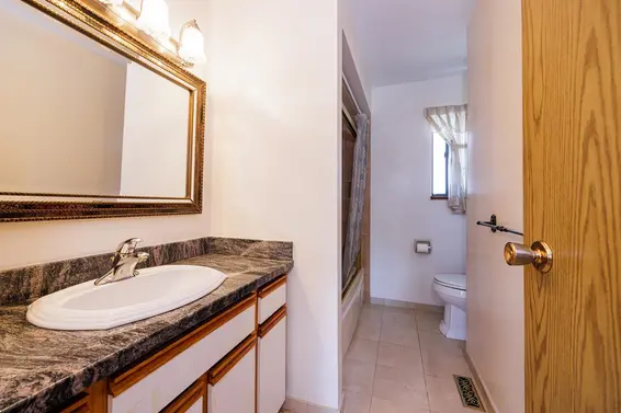 2025 St. Andrews Avenue, North Vancouver For Sale - image 17