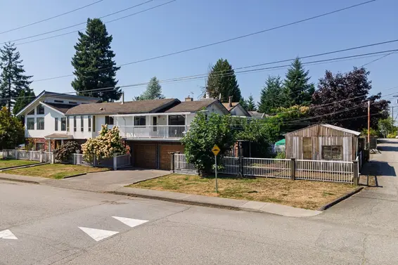 2025 St. Andrews Avenue, North Vancouver For Sale - image 2