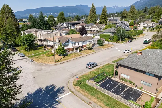 2025 St. Andrews Avenue, North Vancouver For Sale - image 3