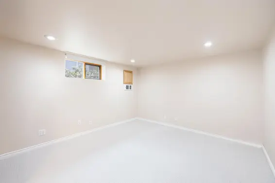 1561 Merlynn Crescent, North Vancouver For Sale - image 30