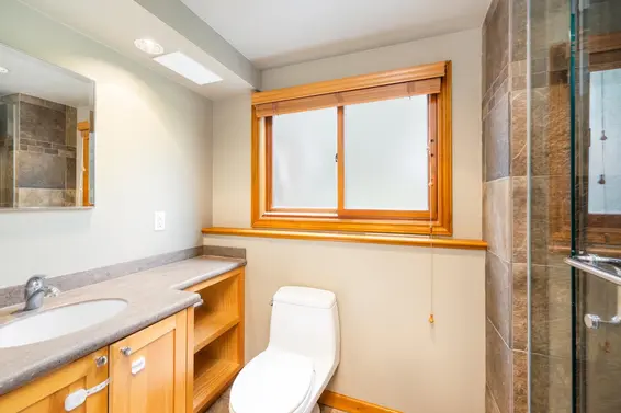 1561 Merlynn Crescent, North Vancouver For Sale - image 31