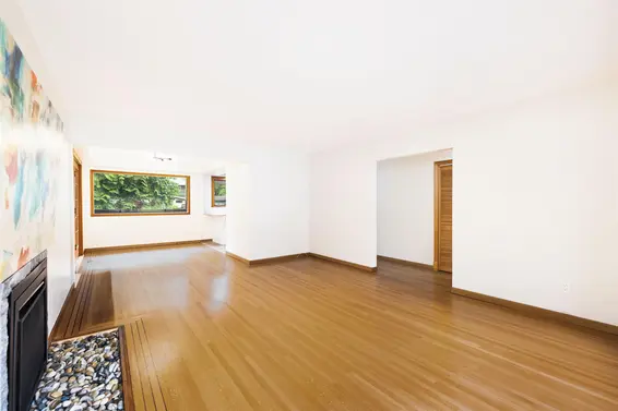 1561 Merlynn Crescent, North Vancouver For Sale - image 9