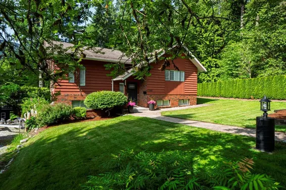 4588 Cliffmont Road, North Vancouver