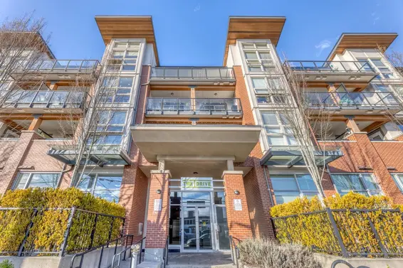 302 1182 West 16th Street, North Vancouver