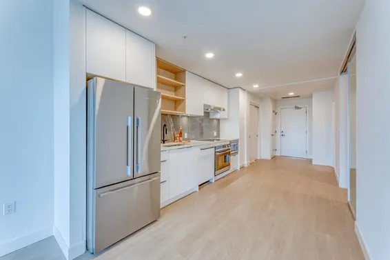 557 422 East 3rd Street, North Vancouver For Sale - image 5