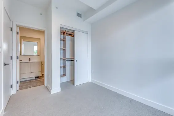557 422 East 3rd Street, North Vancouver For Sale - image 6