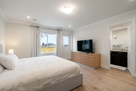 359 East 13th Street, North Vancouver For Sale - image 19