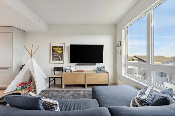 425 525 East 2nd Street, North Vancouver For Sale - image 2