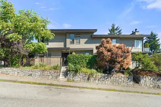 140-142 St. Patricks Avenue, North Vancouver For Sale - image 2