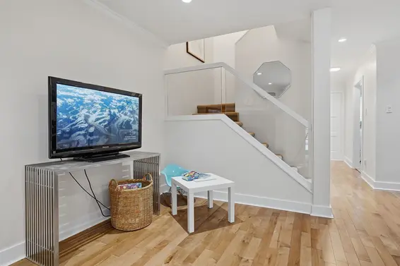 2329 Mountain Highway, North Vancouver For Sale - image 11