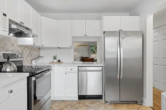 2329 Mountain Highway, North Vancouver For Sale - image 5