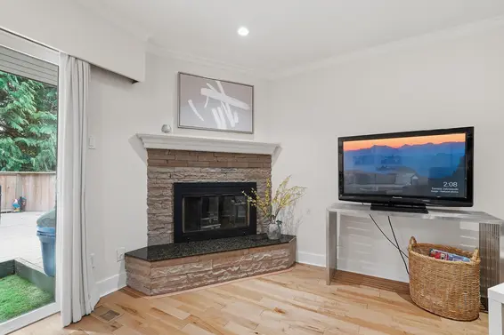 2329 Mountain Highway, North Vancouver For Sale - image 8