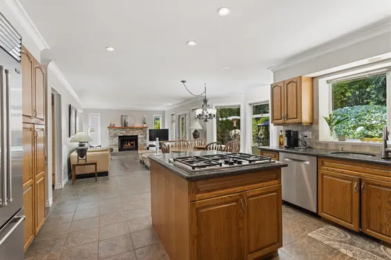 2465 Berton Place, North Vancouver For Sale - image 10