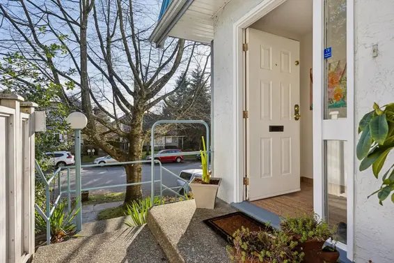 232 East 11th Street, North Vancouver For Sale - image 3