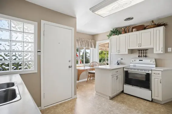 657 East Keith Road, North Vancouver For Sale - image 11