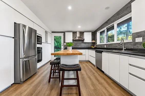 3980 Bayridge Avenue, West Vancouver For Sale - image 19