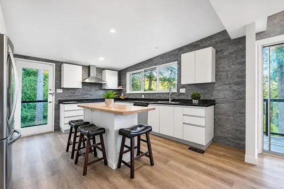 3980 Bayridge Avenue, West Vancouver For Sale - image 20