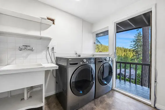 3980 Bayridge Avenue, West Vancouver For Sale - image 32