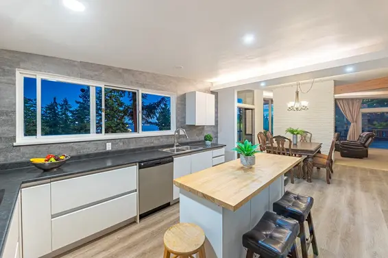 3980 Bayridge Avenue, West Vancouver For Sale - image 9