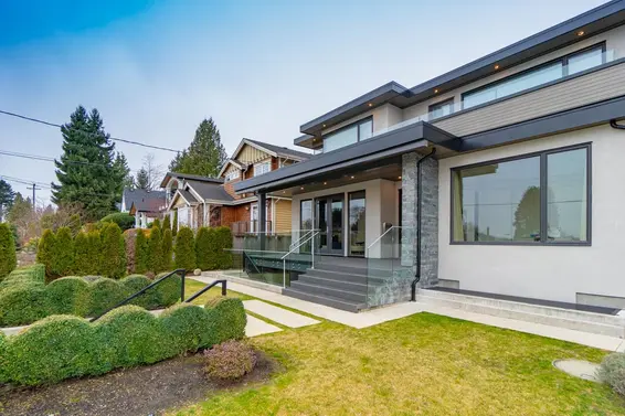 1465 Jefferson Avenue, West Vancouver For Sale - image 2