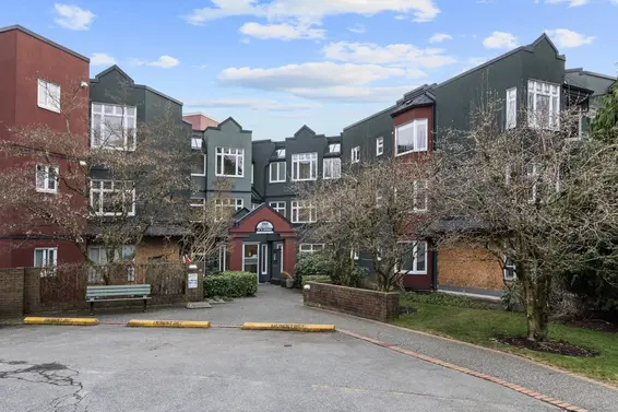 314 121 West 29th Street, North Vancouver