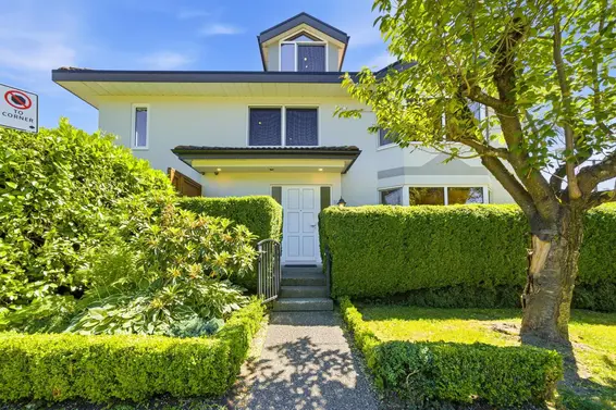305 East 17th Street, North Vancouver