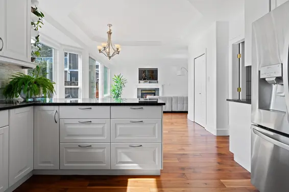 1075 Adderley Street, North Vancouver For Sale - image 10