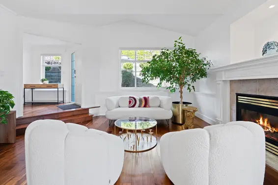 1075 Adderley Street, North Vancouver For Sale - image 4