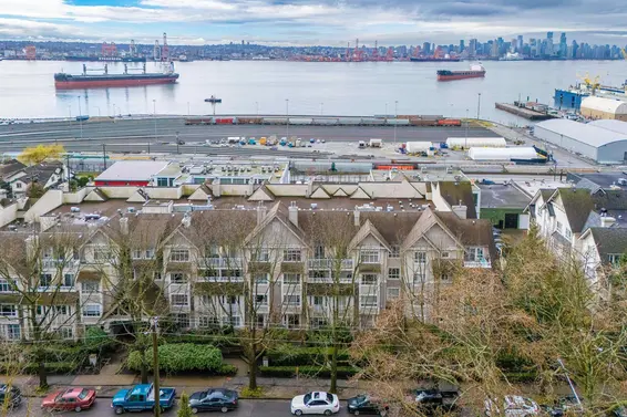 213 365 East 1st Street, North Vancouver
