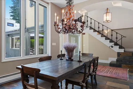 284 Sandringham Crescent, North Vancouver For Sale - image 14