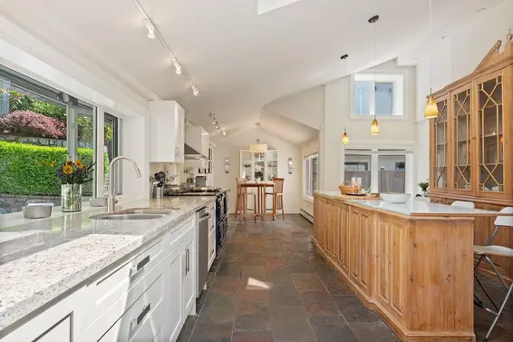284 Sandringham Crescent, North Vancouver For Sale - image 15