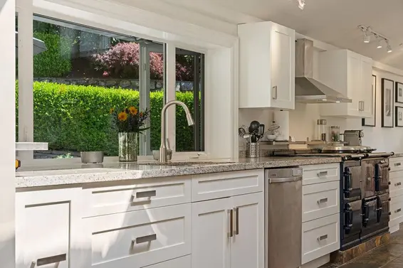 284 Sandringham Crescent, North Vancouver For Sale - image 18