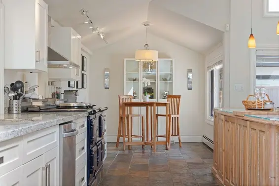 284 Sandringham Crescent, North Vancouver For Sale - image 19
