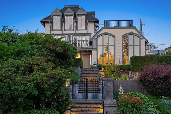 284 Sandringham Crescent, North Vancouver For Sale - image 2