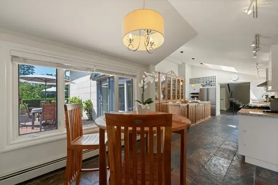 284 Sandringham Crescent, North Vancouver For Sale - image 21