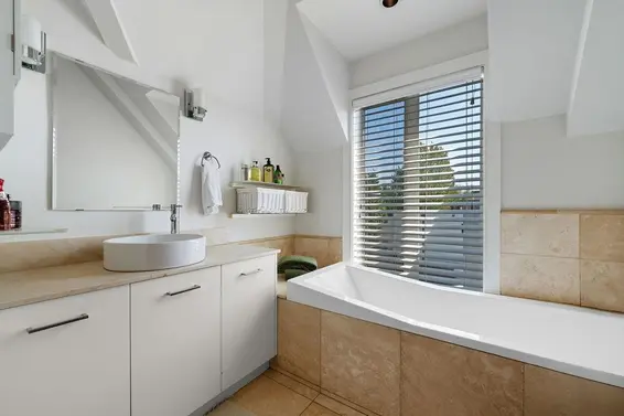 284 Sandringham Crescent, North Vancouver For Sale - image 26