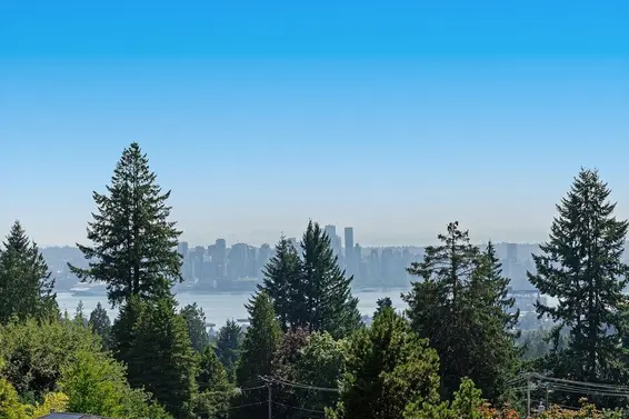 284 Sandringham Crescent, North Vancouver For Sale - image 30