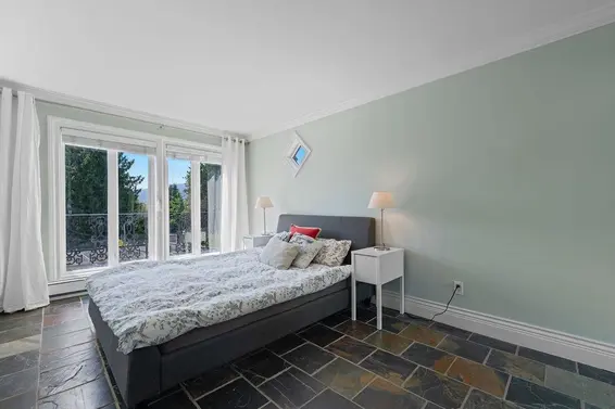 284 Sandringham Crescent, North Vancouver For Sale - image 32