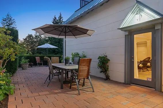 284 Sandringham Crescent, North Vancouver For Sale - image 37