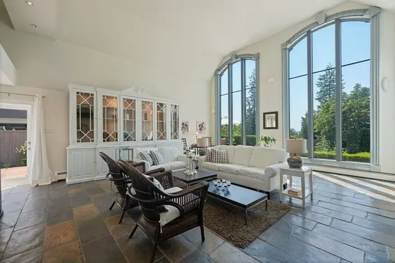 284 Sandringham Crescent, North Vancouver For Sale - image 8
