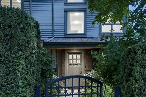 2982 Chesterfield Avenue, North Vancouver For Sale - image 2
