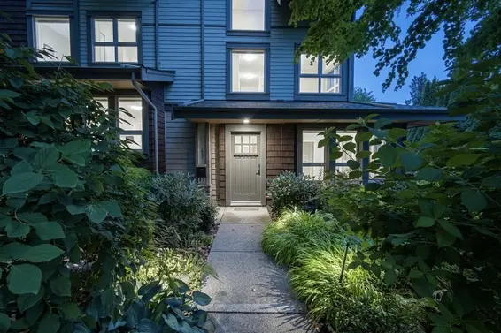 2982 Chesterfield Avenue, North Vancouver For Sale - image 3