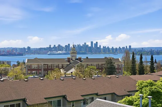 1345 Chesterfield Avenue, North Vancouver For Sale - image 2