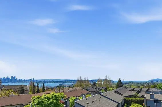 1345 Chesterfield Avenue, North Vancouver For Sale - image 3