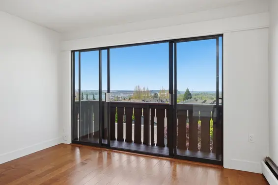 1345 Chesterfield Avenue, North Vancouver For Sale - image 4