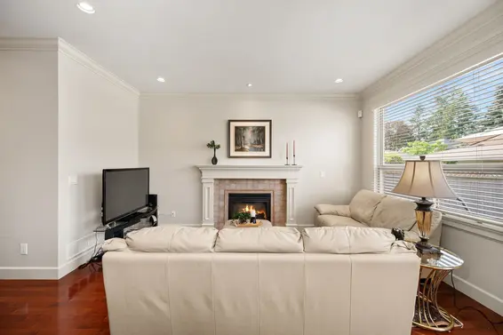 336 East 12th Street, North Vancouver For Sale - image 17